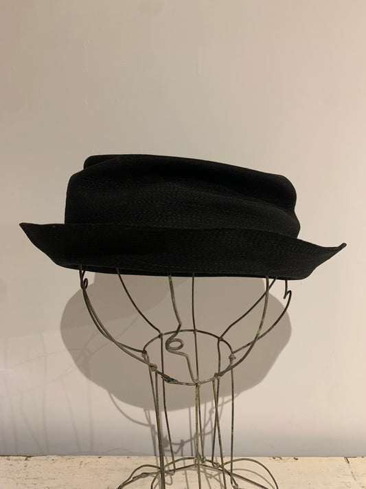 HORISAKI Foldable, moldable creased hat with stitch detail -BLACK EB